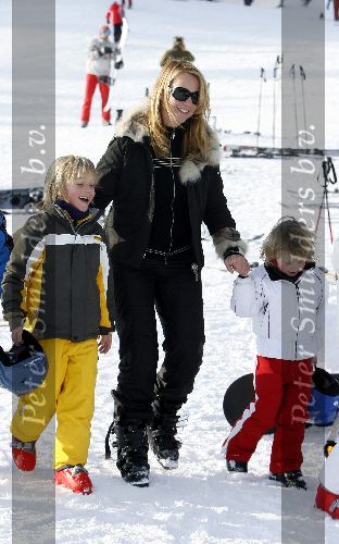 Oberlech 27 december 2005
Linda de Mol met Julian en Noah op ski vkantie