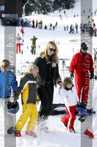 Oberlech 27 december 2005
Linda de Mol met Julian en Noah op ski vkantie