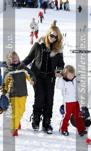 Oberlech 27 december 2005
Linda de Mol met Julian en Noah op ski vkantie