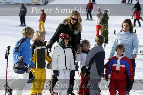 Oberlech 27 december 2005
Linda de Mol met Julian en Noah op ski vkantie