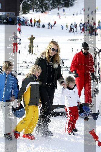 Oberlech 27 december 2005
Linda de Mol met Julian en Noah op ski vkantie