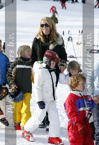 Oberlech 27 december 2005
Linda de Mol met Julian en Noah op ski vkantie