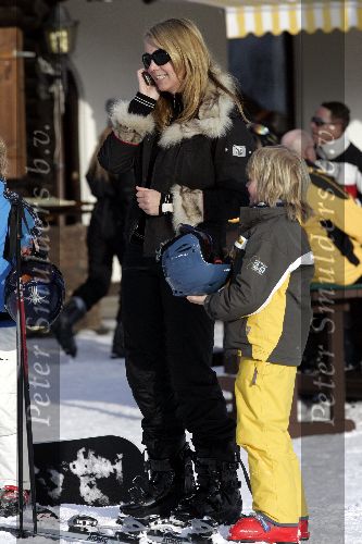 Oberlech 27 december 2005
Linda de Mol met Julian en Noah op ski vkantie