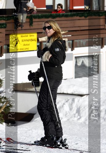 Oberlech 27 december 2005
Linda de Mol met Julian en Noah op ski vkantie