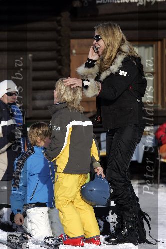 Oberlech 27 december 2005
Linda de Mol met Julian en Noah op ski vkantie
