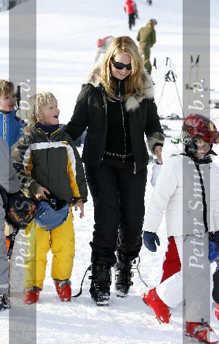 Oberlech 27 december 2005
Linda de Mol met Julian en Noah op ski vkantie