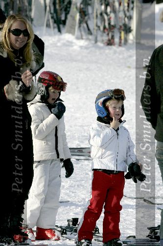 Oberlech 27 december 2005
Linda de Mol met Julian en Noah op ski vkantie