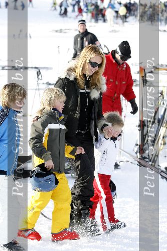 Oberlech 27 december 2005
Linda de Mol met Julian en Noah op ski vkantie