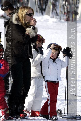 Oberlech 27 december 2005
Linda de Mol met Julian en Noah op ski vkantie