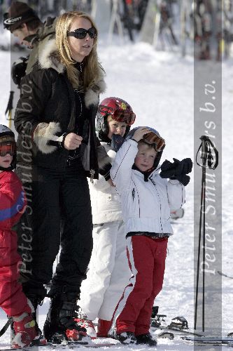 Oberlech 27 december 2005
Linda de Mol met Julian en Noah op ski vkantie