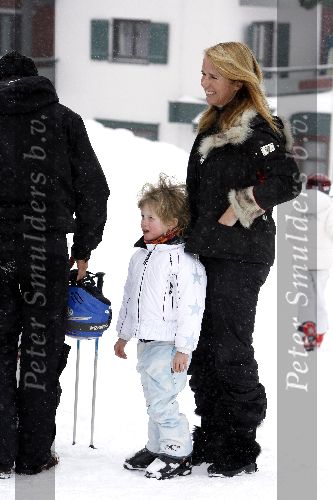 Oberlech 28 december 2005
Linda de Mol op skivakantie met Sander Vahle en Julian en Noah.