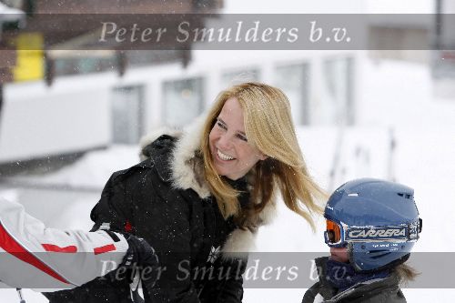 Oberlech 28 december 2005
Linda de Mol op skivakantie met Sander Vahle en Julian en Noah.