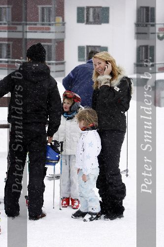 Oberlech 28 december 2005
Linda de Mol op skivakantie met Sander Vahle en Julian en Noah.