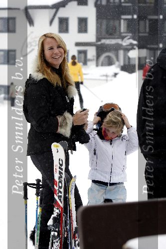 Oberlech 28 december 2005
Linda de Mol op skivakantie met Sander Vahle en Julian en Noah.