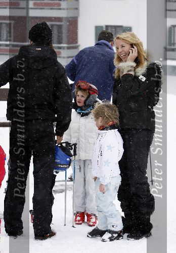 Oberlech 28 december 2005
Linda de Mol op skivakantie met Sander Vahle en Julian en Noah.