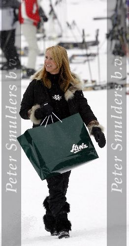 Oberlech 28 december 2005
Linda de Mol op skivakantie met Sander Vahle en Julian en Noah.