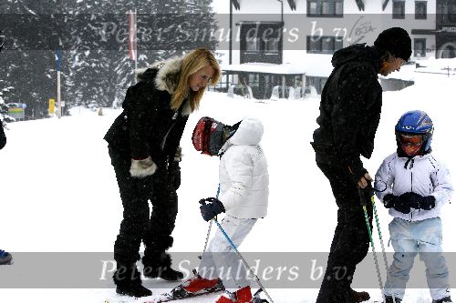 Oberlech 28 december 2005
Linda de Mol op skivakantie met Sander Vahle en Julian en Noah.