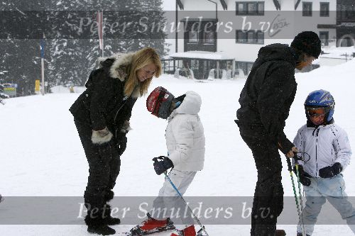 Oberlech 28 december 2005
Linda de Mol op skivakantie met Sander Vahle en Julian en Noah.