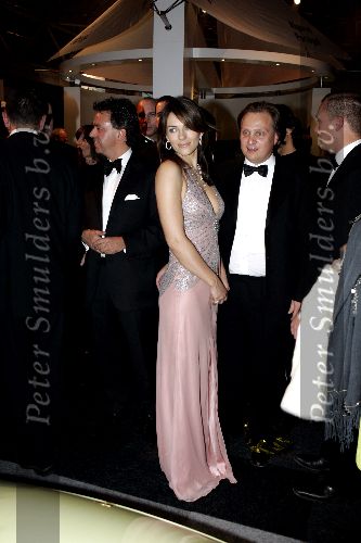 Amsterdam 8 december 2005
VIP avond miljonairs fair in Rai.
Liz Hurley met Yves Gijraths en Benno Leeser
