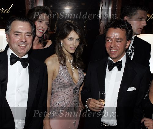 Amsterdam 8 december 2005
VIP avond miljonairs fair in Rai.
Liz Hurley met Yves Gijraths en Benno leeser