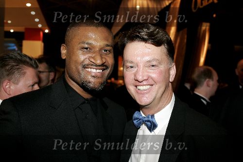 Amsterdam 8 december 2005
VIP avond miljonairs fair in Rai. 
Louis v Gaal met Winston Bogarde