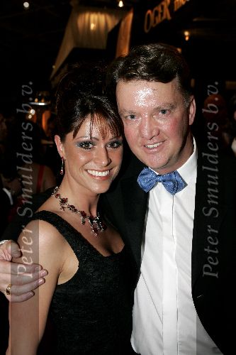 Amsterdam 8 december 2005
VIP avond miljonairs fair in Rai. 
Louis v Gaal met een fan