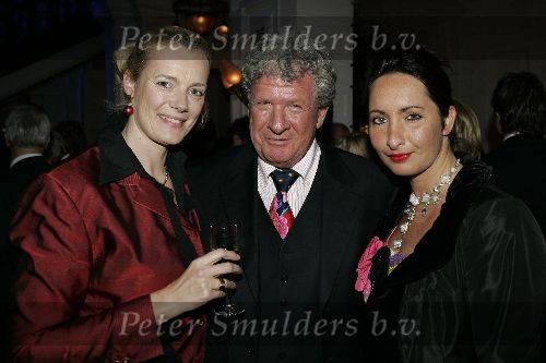 Amsterdam 19 december 2005
Kerst borrel Princess in amstel hotel.
Willibrord Frequin met Susan en Marijke Schaaphok