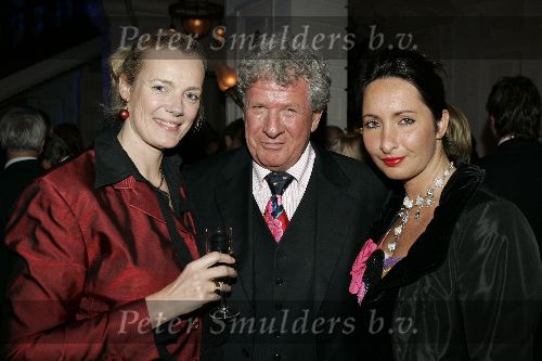 Amsterdam 19 december 2005
Kerst borrel Princess in amstel hotel.
Willibrord Frequin met vriendin Susan en Marijke Schaaphok