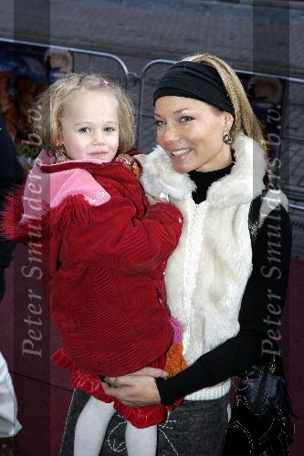 Amsterdam 18 november 2005
Premiere Kabouter Plop in Tuschinsky.
Marilou Legrand met dochter Mila