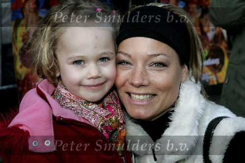 Amsterdam 18 november 2005
Premiere Kabouter Plop in Tuschinsky.
Marilou Legrand met dochter Mila
