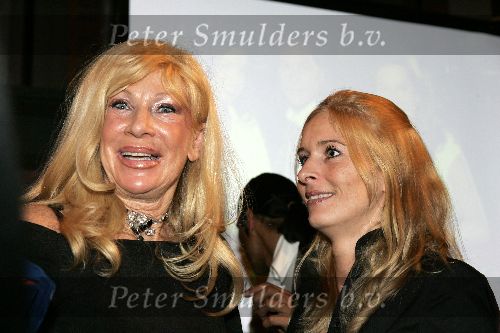 Rotterdam 30 november 2005
 Mariska Bauer en Mary Borsato in het Holland casino