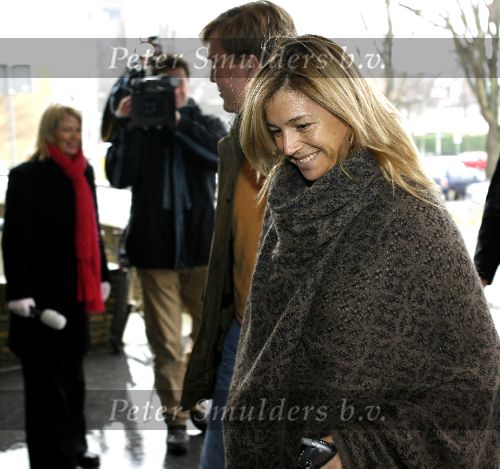 Den Haag 31 december 2005
Koningin Beatrix geopereerd aan haar knie in Rode kruis ziekenhuis.
Prins Willem Alexander en Maxima komen op bezoek.