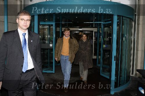 Den Haag 31 december 2005
Koningin Beatrix geopereerd aan haar knie in Rode kruis ziekenhuis.
Prins Willem Alexander en Maxima komen op bezoek.