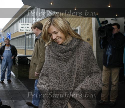 Den Haag 31 december 2005
Koningin Beatrix geopereerd aan haar knie in Rode kruis ziekenhuis.
Prins Willem Alexander en Maxima komen op bezoek.