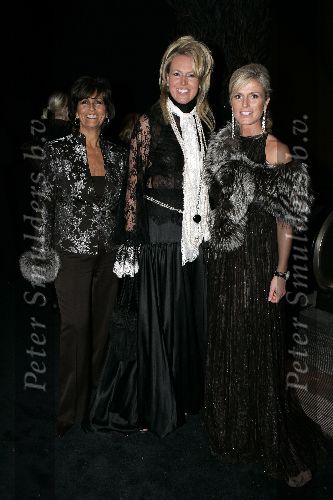 Amsterdam 8 december 2005
VIP avond miljonairs fair in Rai.
Sylvia Toth met Monique Collignon en Sylvie Schmeitz