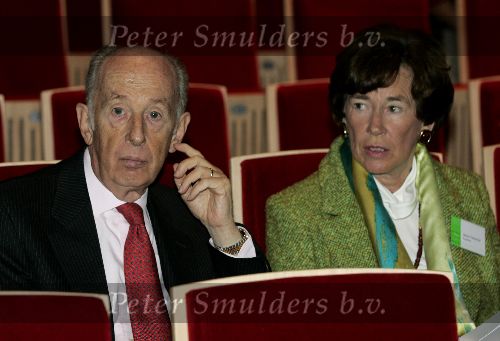 Amsterdam 7 december 2005
Uitreiking prins Claus prijzen in muziekcentrum aan het ij.
Morris Tabaksblat met vrouw