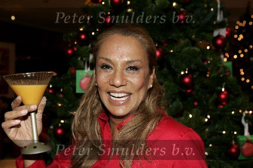 Amsterdam 12 december 2005
Kerstdiner bij de kersentuin met bn ers van Talpa in keuken en bediening.    
Patty Brard