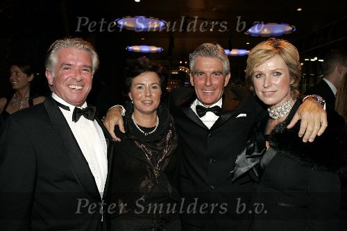 Amsterdam 8 december 2005
VIP avond miljonairs fair in Rai.
Peter Smulders met Ingeborg Smulders (R) en Gerrit Pieter Enters met janneke Enters