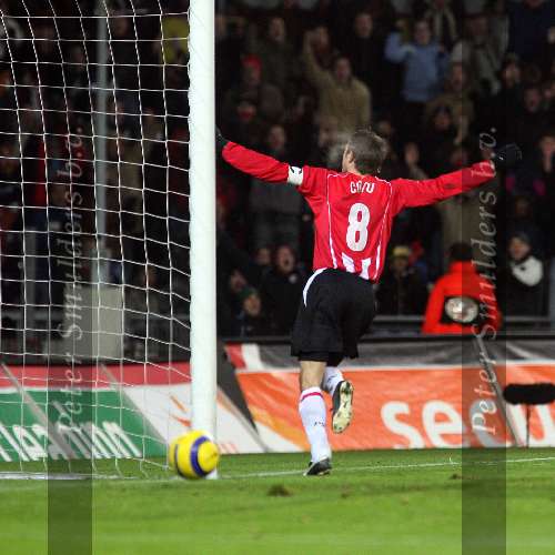 Eindhoven, 29 December 2005
Kompetitiewedstrijd seizoen 2005/2006
PSV-FC-Twente eindstand 1-1
Phillip Cocu viert zijn doelpunt 1-1

© Foto Bart Bel