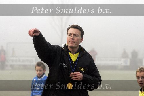 Amersfoort 10 december 2005
Prins Constantijn voetbalt met gehandicapten.
Als scheidsrechter