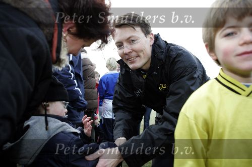 Amersfoort 10 december 2005
Prins Constantijn voetbalt met gehandicapten.
Als scheidsrechter