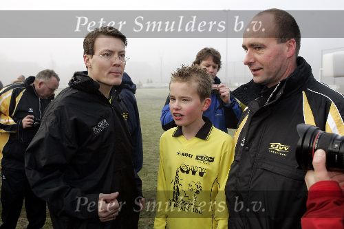 Amersfoort 10 december 2005
Prins Constantijn voetbalt met gehandicapten.
Als scheidsrechter