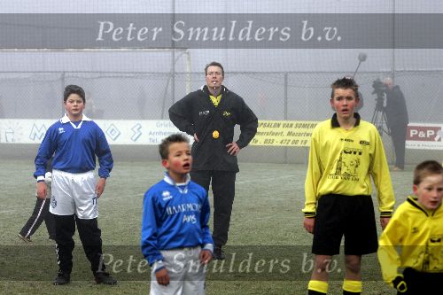 Amersfoort 10 december 2005
Prins Constantijn voetbalt met gehandicapten.
Als scheidsrechter
