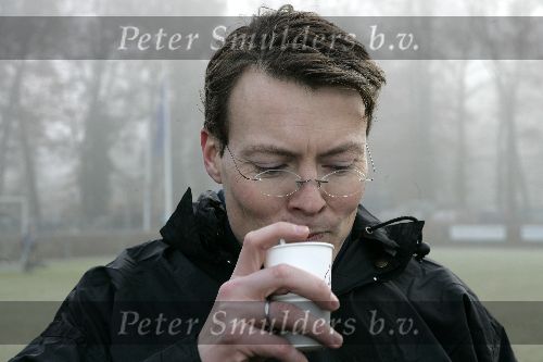 Amersfoort 10 december 2005
Prins Constantijn voetbaLt met gehandicapten.
Drinkt hier een kopje koffie