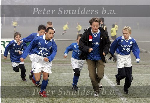 Amersfoort 10 december 2005
Prins Pieter Christiaan voetbalt met gehandicapten en speelt als scheidsrechter