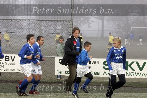 Amersfoort 10 december 2005
Prins Pieter Christiaan voetbalt met gehandicapten en speelt als scheidsrechter