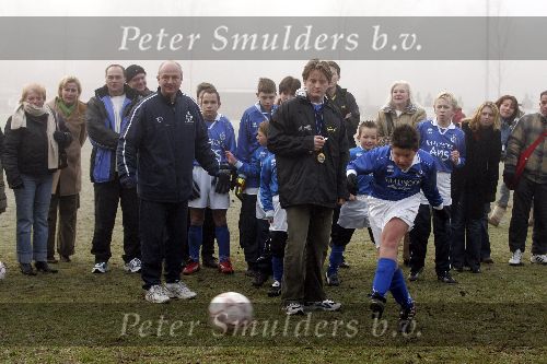 Amersfoort 10 december 2005
Prins Pieter Christiaan voetbalt met gehandicapten en speelt als scheidsrechter