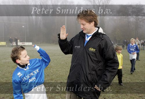 Amersfoort 10 december 2005
Prins Pieter Christiaan voetbalt met gehandicapten en speelt als scheidsrechter