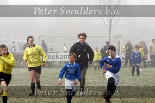 Amersfoort 10 december 2005
Prins Pieter Christiaan voetbalt met gehandicapten en speelt als scheidsrechter