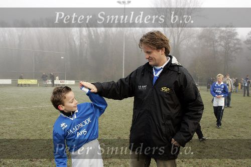 Amersfoort 10 december 2005
Prins Pieter Christiaan voetbalt met gehandicapten en speelt als scheidsrechter